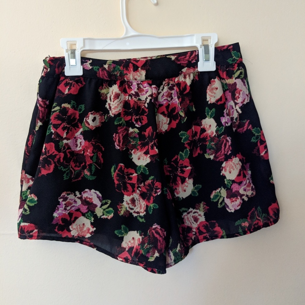 Mid waist shorts